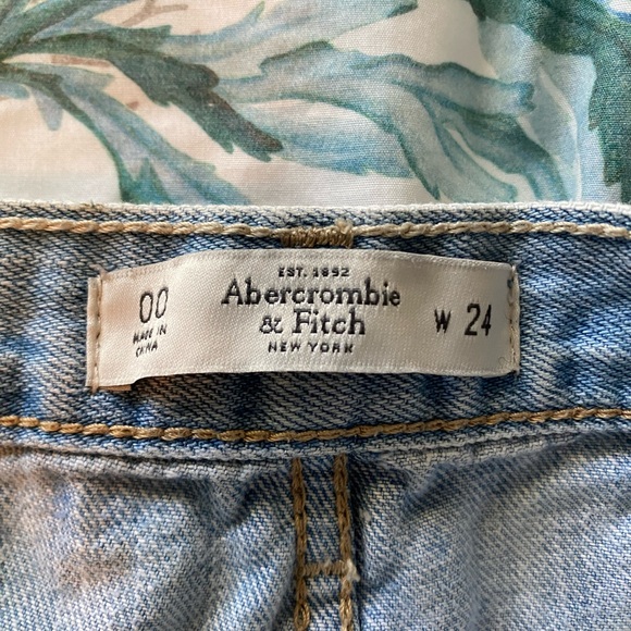 Abercrombie & Fitch Jean Shorts Size 00 W24 - Picture 3 of 3